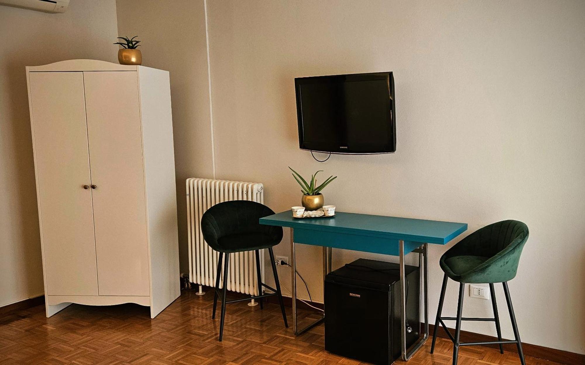 Verona Express Rooms Екстер'єр фото